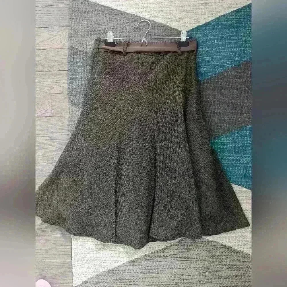 Suzy Shier High waisted A line Brown Skirt with lining - size 2 Like New - Picture 2 of 5